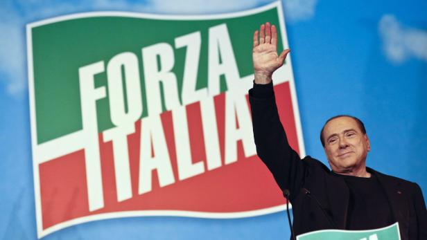 Noch vor der Abstimmung sprach Berlusconi am Nachmittag zu seinen Anhängern.