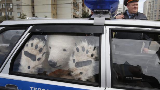 Greenpeace-Aktivist in Eisbär-Kostüm verhaftet