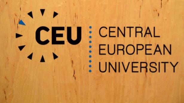 Logo der Central European University (CEU) in Budapest.