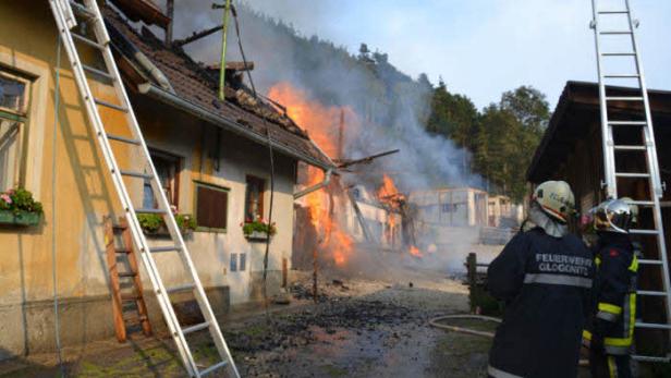 Spielende Kinder steckten Hof in Brand