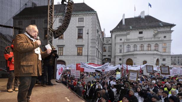 GÖD-Vorsitzender Herbert Neugebauer auf der Bühne