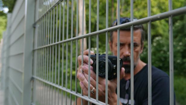 Hinter eisernen Stäben: Der Fotograf Mario Lang begibt sich auf Spurensuche