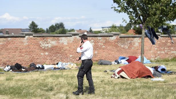 Das überbelegte Erstaufnahmezentrum Traiskirchen soll entlastet werden