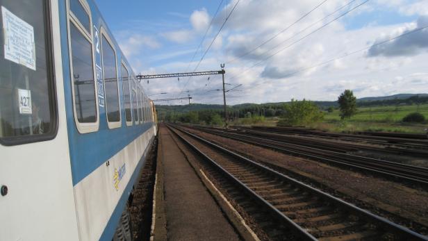 Schon wieder Stillstand: In ungarischen Zügen lernt man eine andere Geschwindigkeit kennen