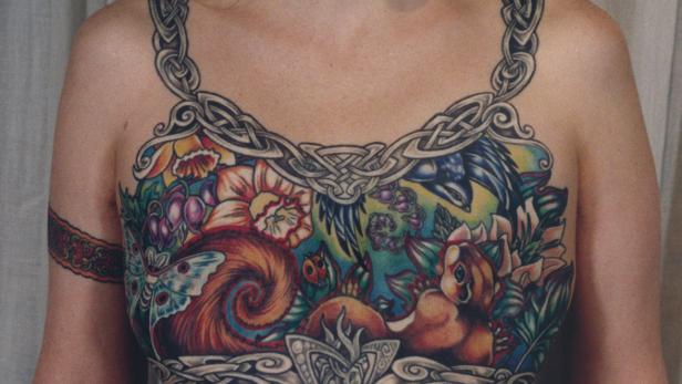 Frauen und ihre Tattoos