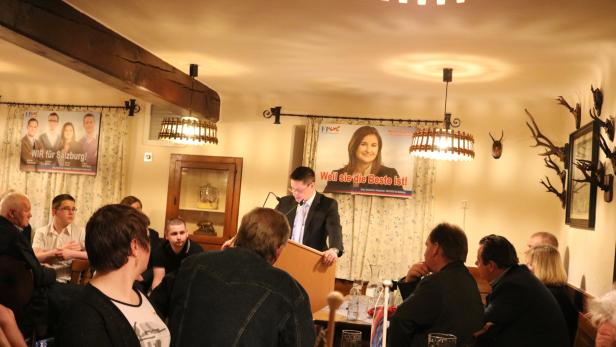 Andreas Hochwimmer, selbst Rechtsanwalt, klärte die FPÖ-Anhänger auf