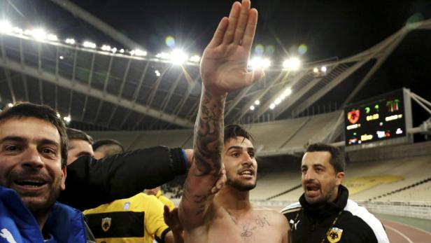 AEK Athens&#039; Giorgos Katidis (C) celebrates a goal during a Super League soccer match against Veria at the Olympic stadium in Athens March 16, 2013. Katidis was at the centre of a fascist row on Saturday after celebrating his winning goal in a 2-1 Super League victory over lowly Veria by appearing to give a Nazi salute to supporters. Picture taken March 16, 2013. REUTERS/Icon/Giannis Liakos (GREECE - Tags: SPORT SOCCER POLITICS)