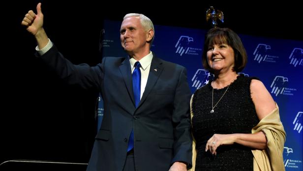 Unzertrennlich und tiefgläubig: Mike Pence und Ehefrau Karen erregen jetzt Unmut bei Feministinnen.
