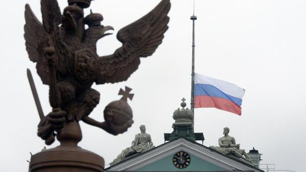 Flaggen in St. Petersburg wehen heute auf Halbmast.