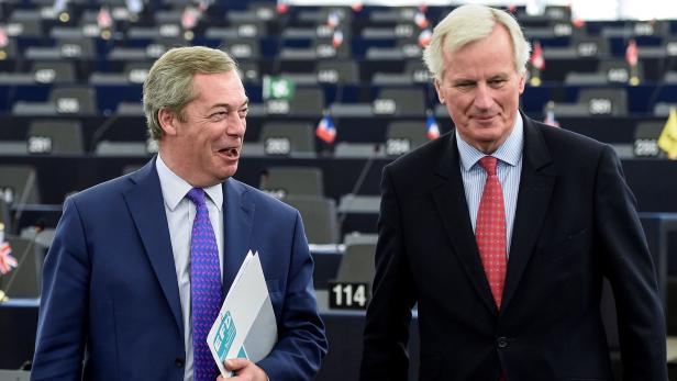 EU-Chefverhandler Michel Barnier (re.) mit EU-Gegner Nigel Farage