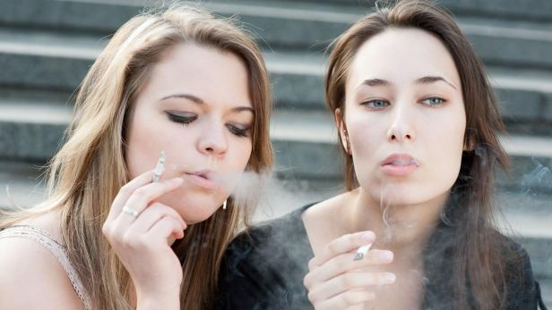 Knapp 23 Prozent der Frauen in Österreich rauchen regelmäßíg.