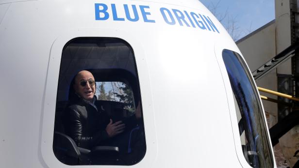 Jeff Bezos in der Weltraumkapsel