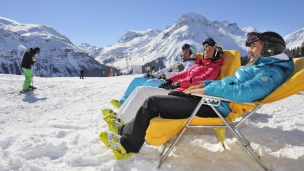 Sonnenbaden: Die Skigebiete hoffen auf gutes Wetter beim Saisonabschluss.