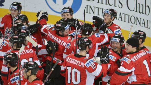 Eishockey-Team gefangen im Fahrstuhl