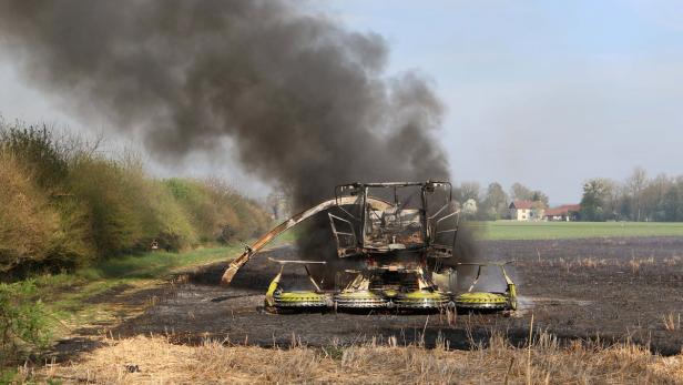 250.000 Euro Schaden: Arbeitsmaschine abgebrannt