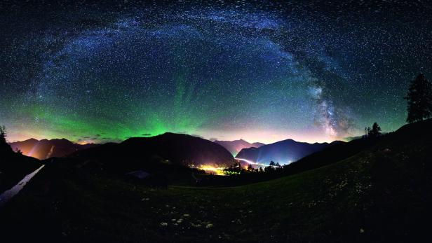 Der Rinnensee in den Stubaier Alpen mit nächtlichem &quot;Airglow“: Der Himmel hat &quot;Sonnenbrand“