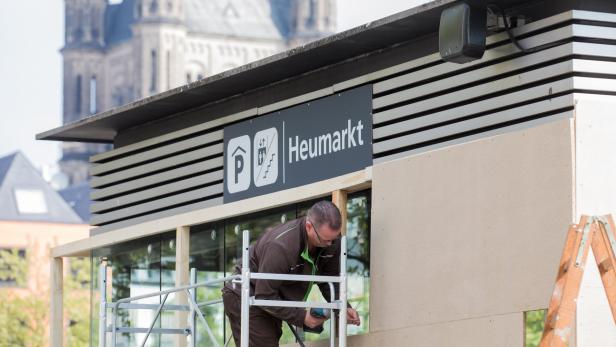 Einen Heumarkt gibt es nicht nur in Wien, sondern auch in Köln. Dort werden Bretter zum Schutz angebracht. Denn am 22. und 23. April findet im Maritim Hotel der Bundesparteitag der AfD statt.
