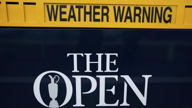 Ein Schild warnt vor Wettergefahren beim „The Open“ Golfturnier.