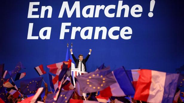 In Feierlaune: Emmanuel Macron nach der Wahl