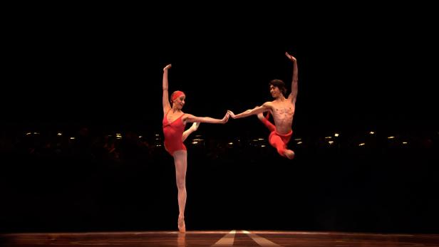 Das Tokyo Ballett tanzt die legendäre Choreographie von Maurice Béjart