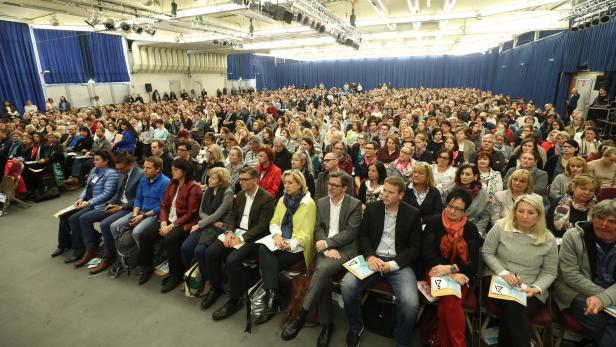 Mehr als 1000 Lehrer in der Wiener Stadthalle