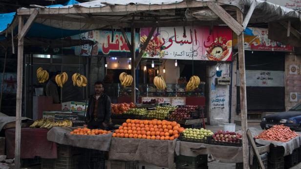 Als Obstverkäufer will der Offizier in Syrien gearbeitet haben.