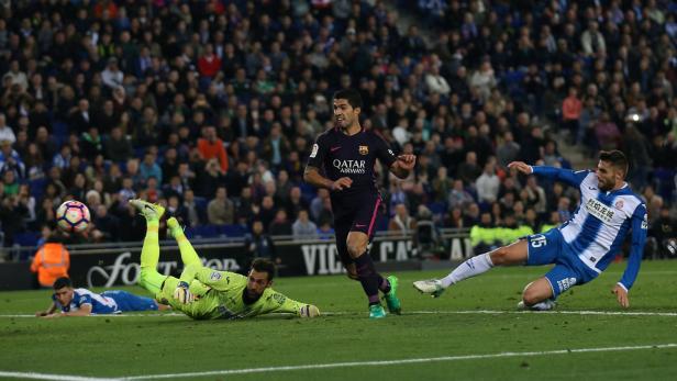 Luis Suarez traf im Barcelona-Derby doppelt.