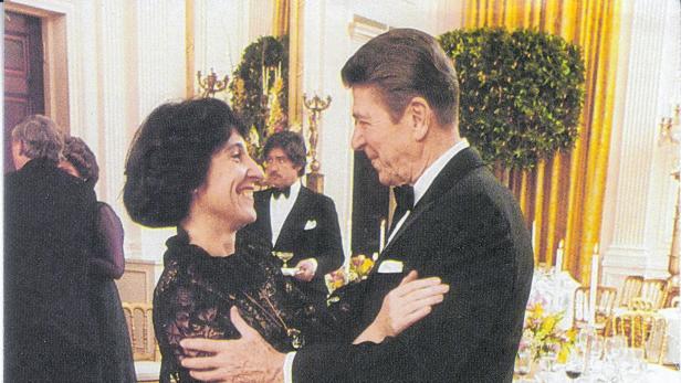 Helene von Damm und Ronald Reagan