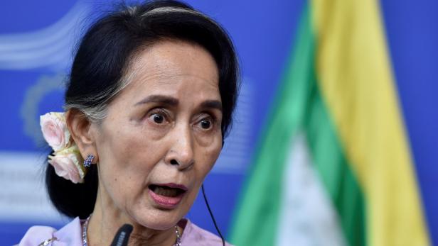 Myanmar State Counsellor Aung San Suu Kyi gives a news conference with European Union foreign policy chief Federica Mogherini (not pictured) in Brussels, Belgium May 2, 2017. REUTERS/Eric Vidal