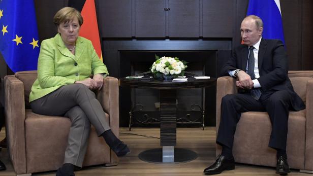 Breitbeinigkeit trifft Schmallippigkeit: Putin und Merkel verstehen einander sprachlich bestens – inhaltlich hat es diesmal ziemlich gehakt