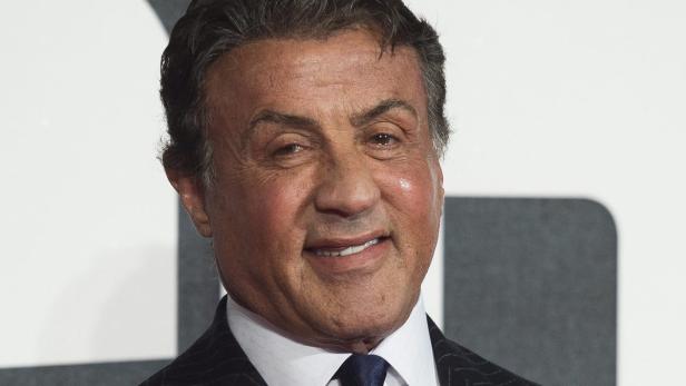 Offenbar wollen nicht nur Hunderte Hollywood-Heldinnen dem Alter mit  Fillern und Botox  ein Schnippchen schlagen. Auch männliche Altstars wie Sylvester Stallone  (69) haben plötzlich Pausbackerln wie Mittzwanziger und keine Krähenfüße mehr.