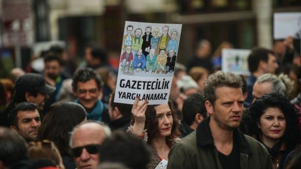 Protest gegen die Inhaftierung türkischer Journalisten.