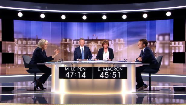Marine Le Pen und Emmanuel Macron saßen sich im TV-Studio gegenüber