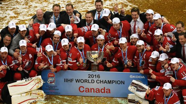Im Vorjahr durfte Kanada den Pokal in Empfang nehmen.