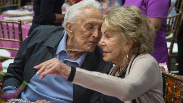 Actor Kirk Douglas, 100 years old, and wife Anne celebrate the 25th Anniversary of the Anne Douglas Center for Women, at the Los Angeles Mission on Skid Row, on May 4, 2017 in Los Angeles, California. The couple will celebrate their 63rd anniversary on May 29th. / AFP PHOTO / DAVID MCNEW