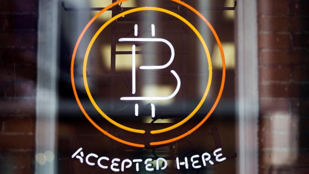 Bitcoin stieg erstmals über 12.000 US-Dollar