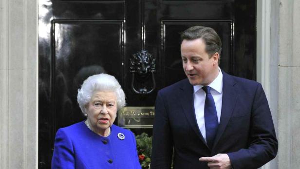 Verplappert: Cameron mit der Queen