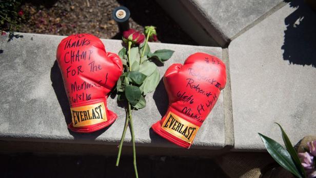 Boxhandschuhe vor dem Muhammad Ali Center in Louisville.