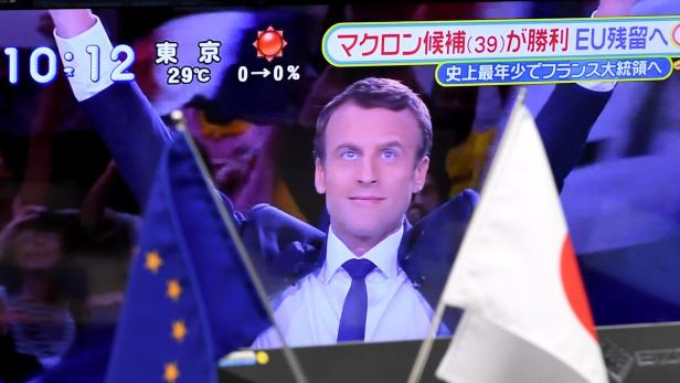 Emmanuel Macron im japanischen Fernsehen.