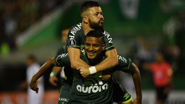 spunQ image #262663932 Chapecoense stellte sich neu auf und holt wieder Titel.