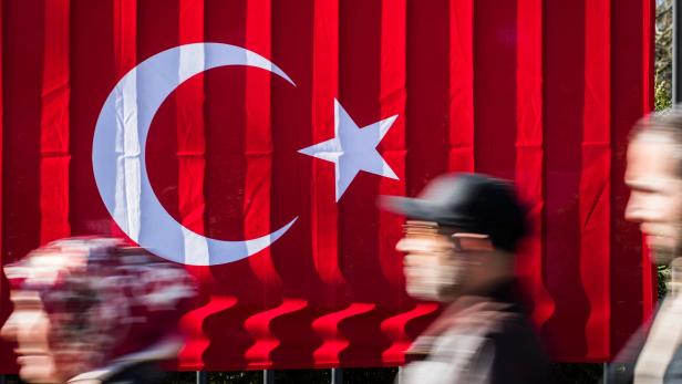 Asyl für türkische Militärs, kein Todesstrafen-Referendum in Deutschland: Die Beziehung zur Türkei verschlechtert sich zusehends