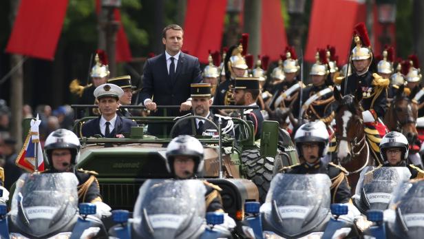 Emmanuel Macron bei der Parade