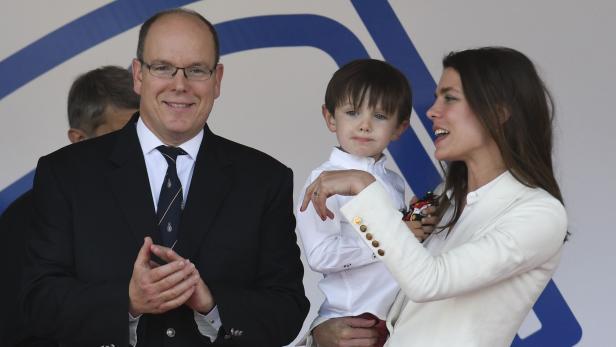 Beim Rennen der Formel E in Monaco sorgte Charlotte Casiraghi nun für eine Überraschung, als sie das Sport-Event zusammen mit ihrem Sohn Raphaël besuchte.