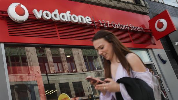 Vodafone erneut mit tiefroten Zahlen