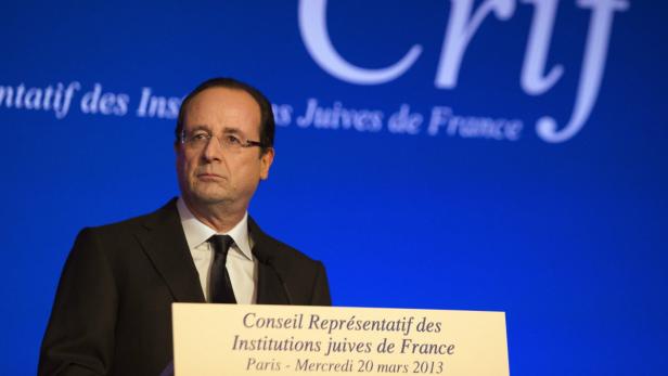 epa03633567 France&#039;s President Francois Hollande delivers a speech during the annual Representative Council of France&#039;s Jewish Associations (CRIF) dinner at the Pavillon d&#039;Armenonville in Paris, France, 20 March 2013. EPA/JOEL SAGET/POOL MAXPPP OUT