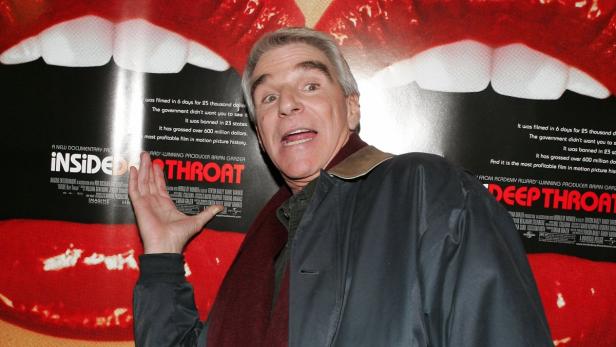Actor Harry Reams gestures as he arrives for a screening of the documentary film &#039;Inside:Deep Throat&#039; in New York on February 7, 2005. The film details the cultural impact of the 1972 adult film which starred Reams and Linda Lovelace, was made for less than $25,000 and is considered the most profitable film of all time. REUTERS/Albert Ferreira/Startraksphoto/HO