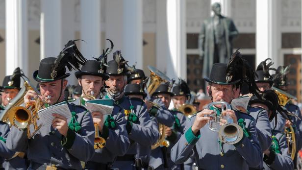 Eine Moskau-Reise der Tiroler Kaiserjägermusik hat einen unschönen Nachklang