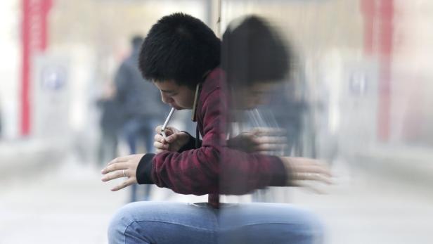 Rauchender Mann in China
