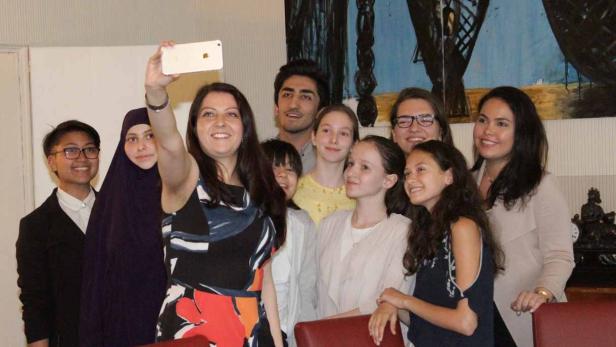 Gruppen-Selfie der Staatssekretärin