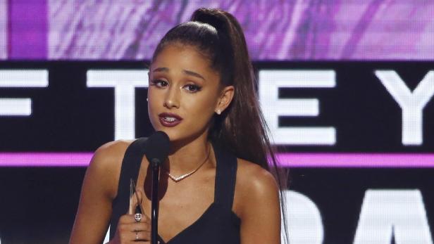 Ariana Grande bei den American Music Awards im November